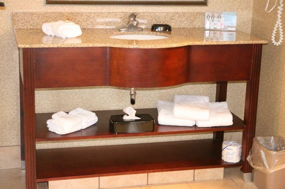 Rossford Hampton Inn & Suites Toledo-Perrysburg חדר תמונה